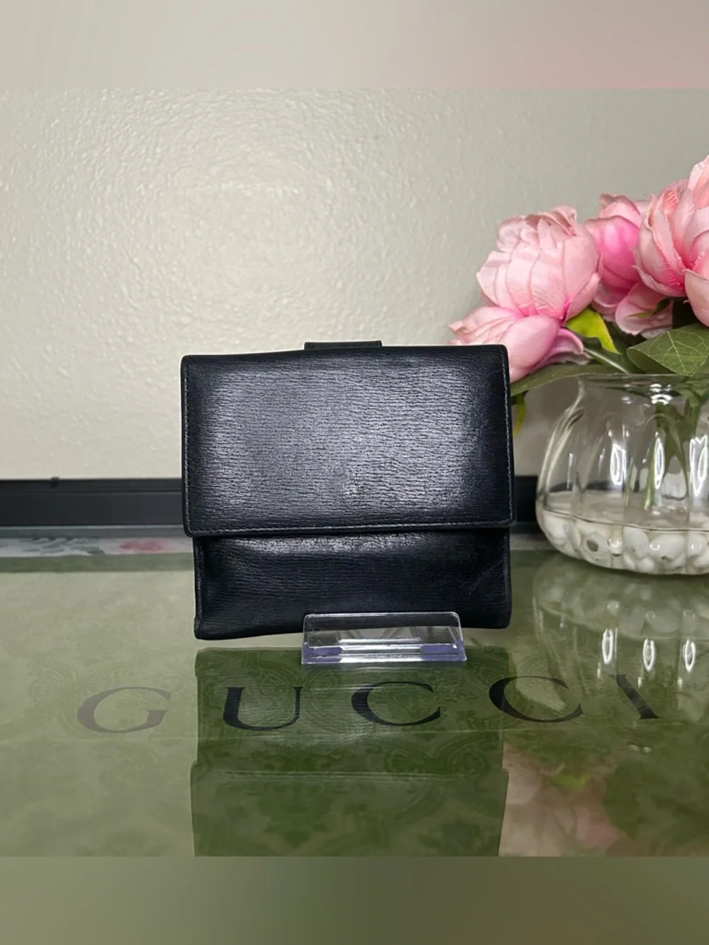 Gucci Black Leather Compact Wallet with Interlocking GG Clasp - Picture 2 of 13